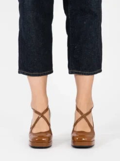 Scarpe Finish Brandy Con Cinturino Incrociato